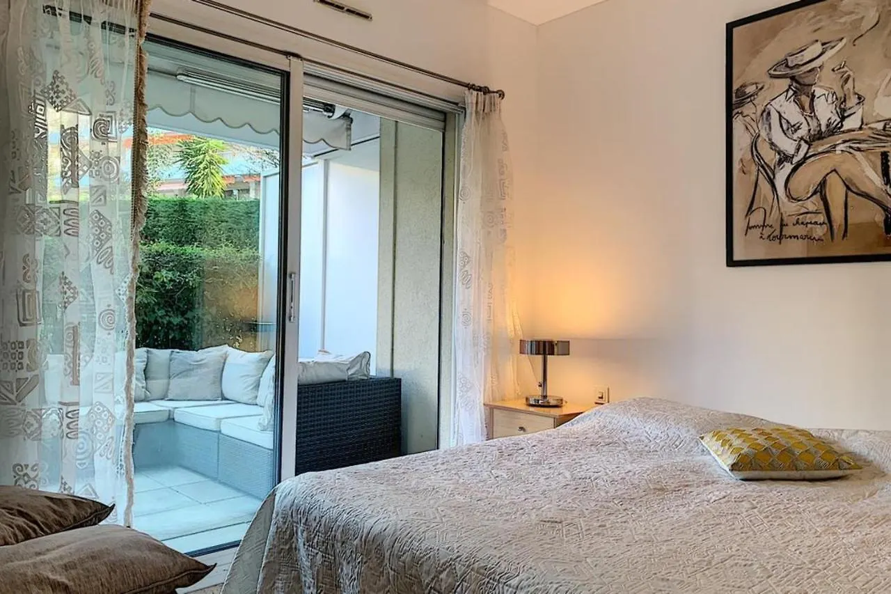 Henri Camille Real Estate - Golden - One Bedroom Apt Swimming Pool Cannes 0*,  France