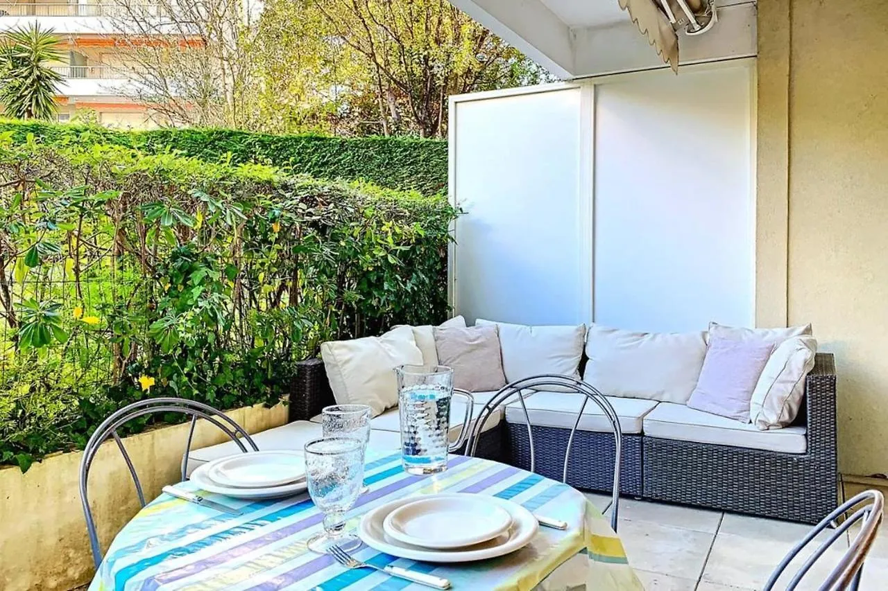 Holiday home Henri Camille Real Estate - Golden - One Bedroom Apt Swimming Pool Cannes