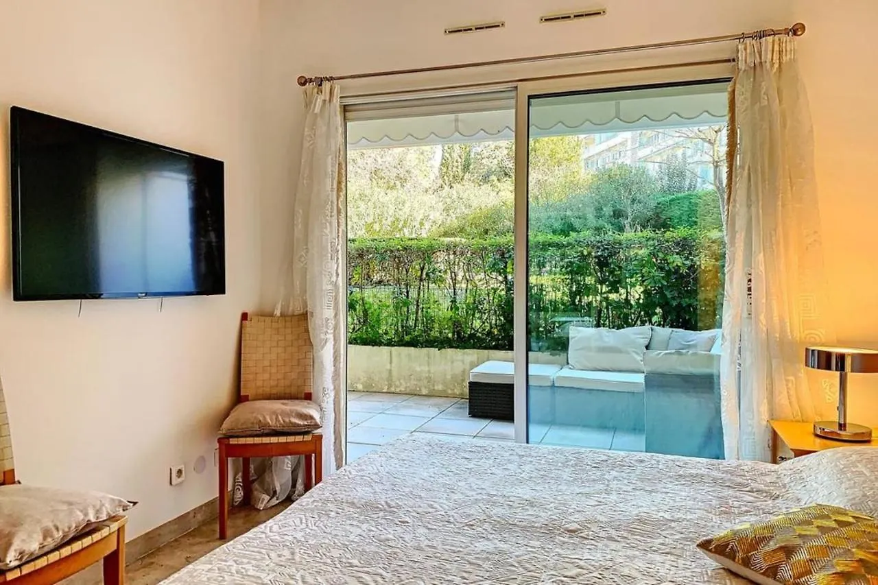 Henri Camille Real Estate - Golden - One Bedroom Apt Swimming Pool Cannes France