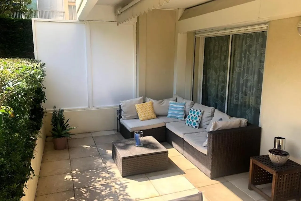 Henri Camille Real Estate - Golden - One Bedroom Apt Swimming Pool Cannes