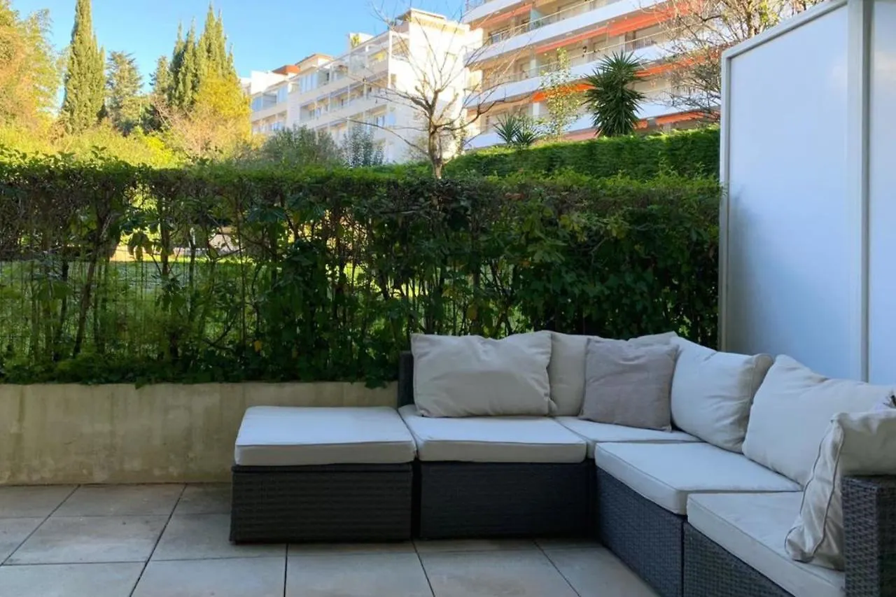 Henri Camille Real Estate - Golden - One Bedroom Apt Swimming Pool Cannes